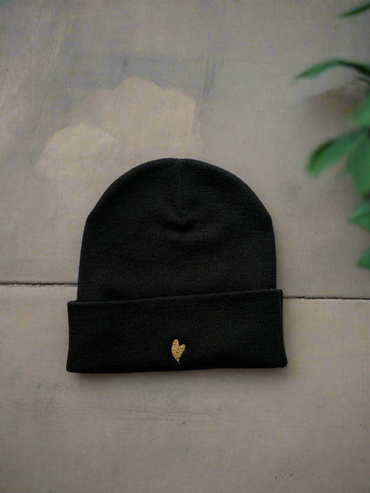 Heart embriodery beanie 💚